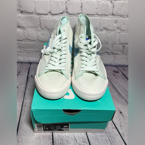 NIB! NIKE SB Blazer Court Mid Premium Barely Green/Boarder Blue. W 7.5 M 6 - Picture 3 of 16